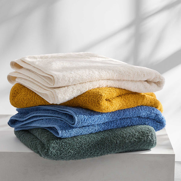Kassatex Chairish Towels at Air Supply White / Navy / Bath Towel