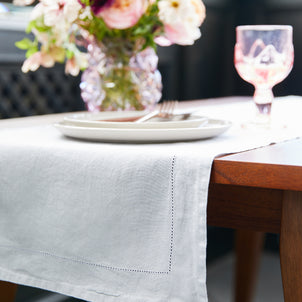 Linen Runner Pale Grey (tabletop)
