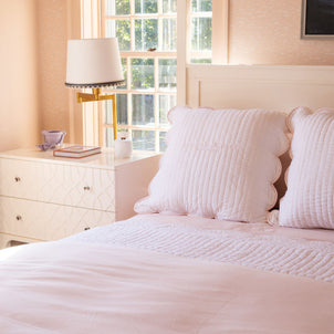 Chairish Quilted Coverlet White / Blush