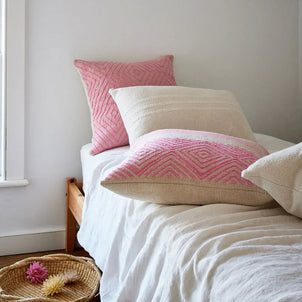 Intiearth Sacred Valley Diamante Pillow Rosa