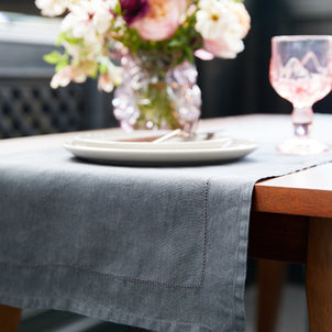 Linen Runner Charcoal (tabletop)